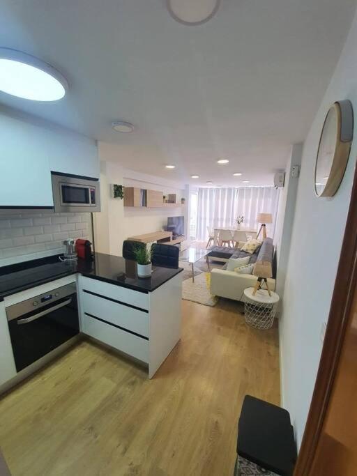 Beautiful Sea Views Cozy Apartment 350 M From Beach 베날마데나코스타 외부 사진