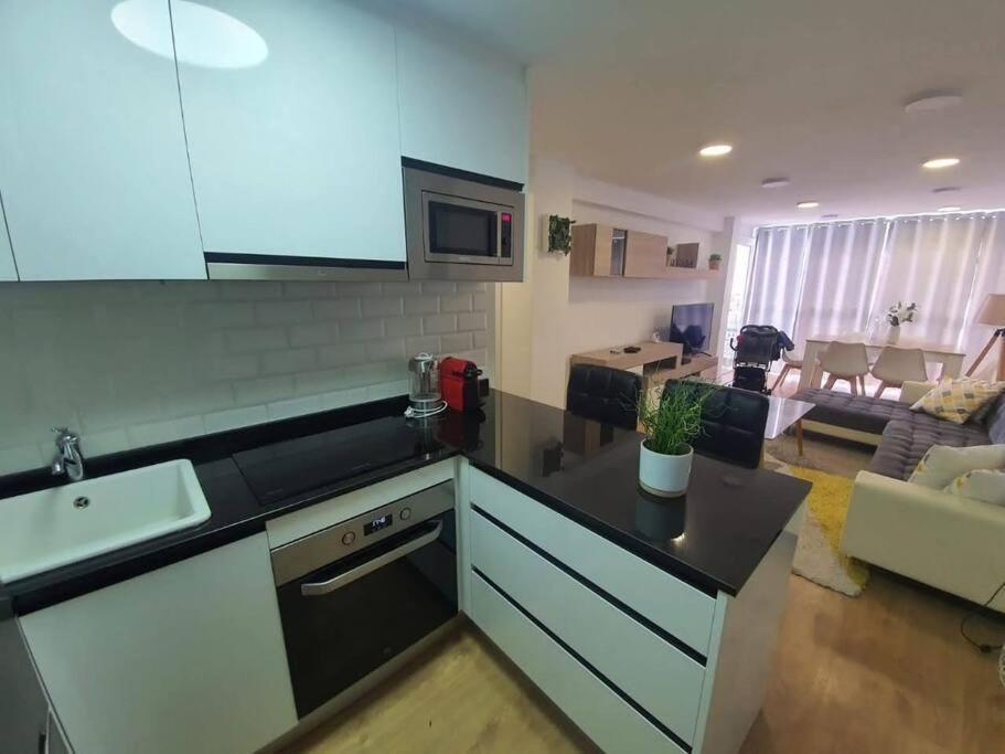 Beautiful Sea Views Cozy Apartment 350 M From Beach 베날마데나코스타 외부 사진